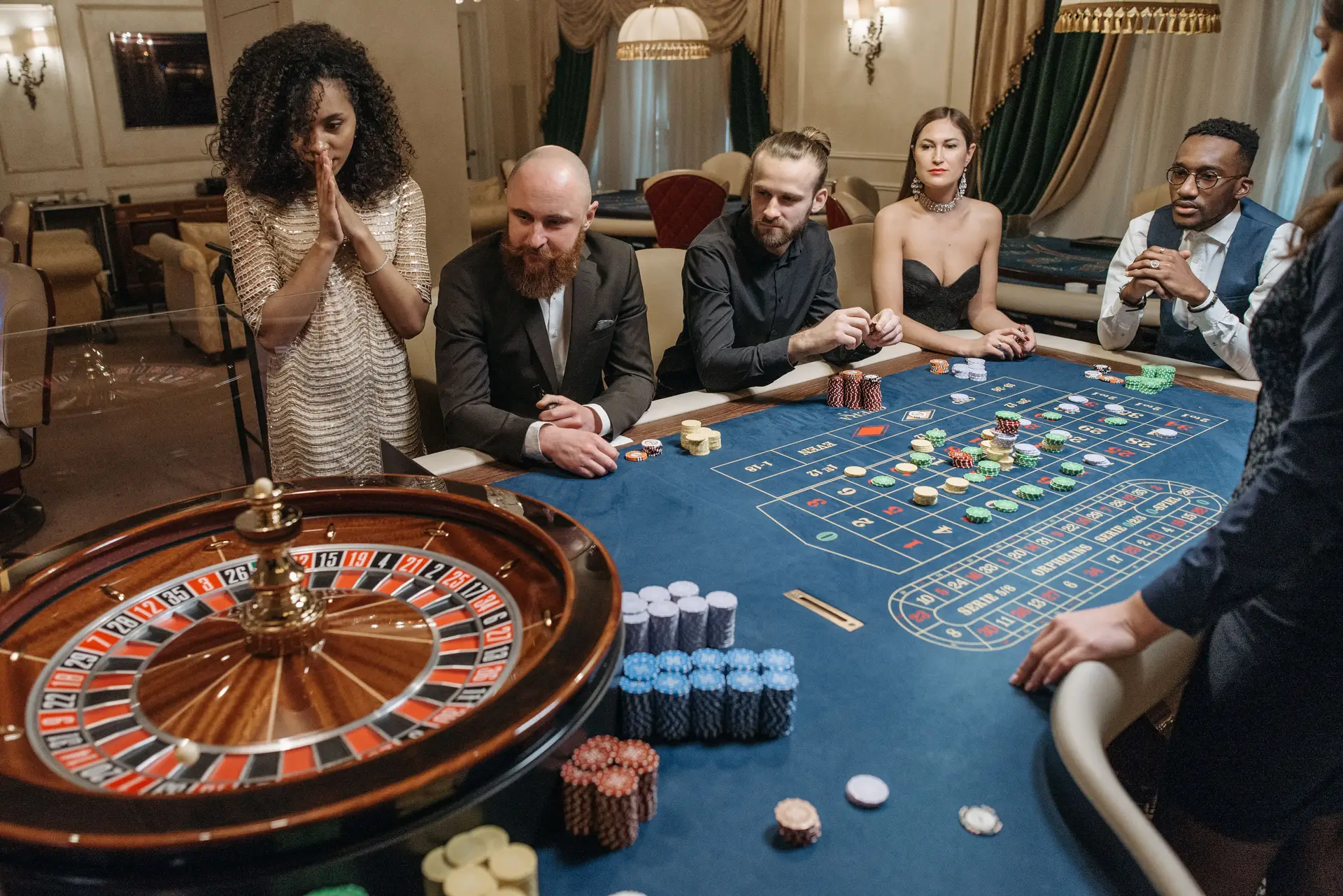 Immersive casino atmosphere